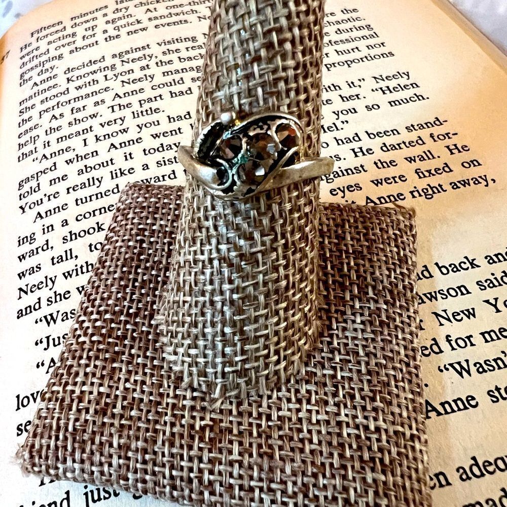 Black Rhinestone Askew Silver Tone Ring Sz 8